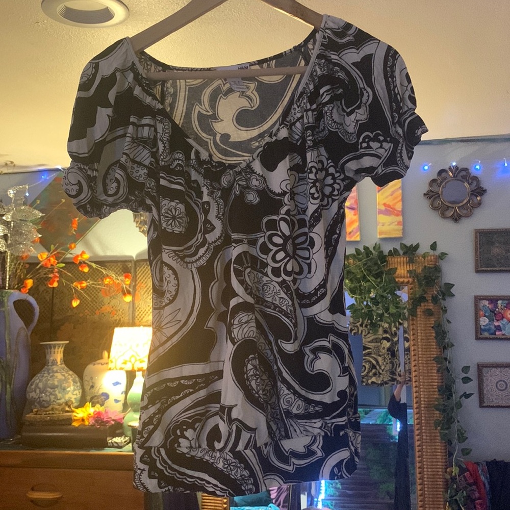 Cute Black & white retro graphic print top